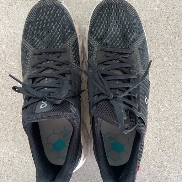 On Cloud Women's Size 9 Black Running Shoes Worn Only Twice - Picture 6 of 6